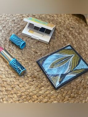 Lilly Pulitzer - Estée Launder - Floral Compact, Eyeshadow, & Lipstick Set